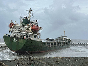 凱米颱風釀8船擱淺漏油！航港局表示：一周內將完成抽油