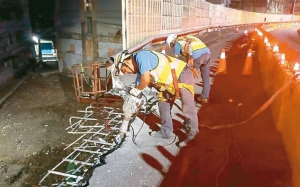拖板車鋼柱撞毀護欄！台1中山高架橋加速搶修   8/31夜間全線封閉
