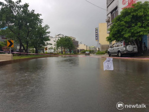 尼莎驚人雨量　屏東戰備跑道嚴重積水難以通行
