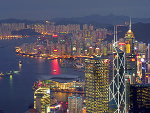 洪耀南觀點》望北樓換了燈火：2026 房產大亨的「滯港」黃昏