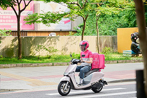 憂外送只剩「兩個Logo、一種選擇」 學生團體籲擋下Grab併foodpanda