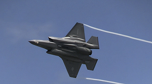 1億美元沒了! 戰機未失控他先心慌 F-35飛行員棄機彈射後 「無人機」還飛了11分鐘