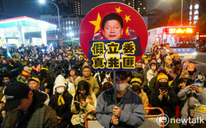 現場直擊》近6000青鳥集結國民黨中央黨部外 對國民黨在立院種種作為表達不滿