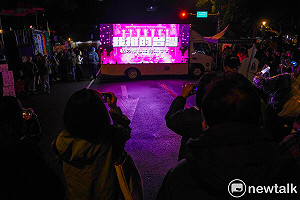現場直擊》追星人出動追星民主戰車 振奮抗議民眾