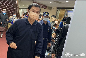 彭振聲聞妻噩耗崩潰痛哭！詹江村怒喊：鄭文燦趴趴走 京華城案卻押一堆人