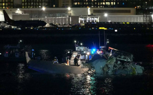 華府黑鷹撞客機空難真相曝：飛行員違反多項指令、關鍵系統關閉酿悲劇