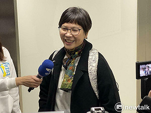 民眾黨主席補選政見會登場 蔡壁如錯過會前訪：我遲到了嗎？