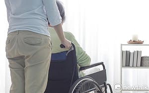 勞發署推「多元陪伴照顧服務試辦計畫」 補足家庭照顧不足缺口