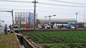 嘉義166縣道自小客遊覽車事故 20多人送醫
