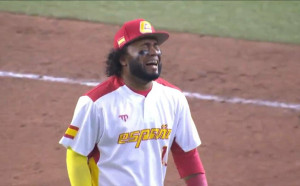 WBCQ西班牙三壘手暴傳送2分 當場仰天痛哭 台灣球迷也心疼：歡迎來中職