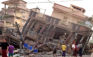 緬泰地震第四天 緬甸罹難數恐升破2,000人 逾300人失聯
