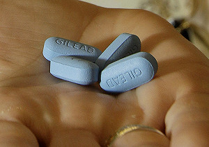 保守團體抗議 愛滋PrEP藥物補助到8月底