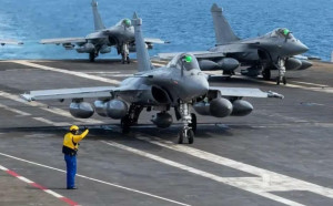 印買22陣風戰機被坑了？外媒：印航母機庫門太小 機翼要拆了才過得去