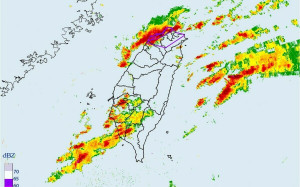 快訊》北北基桃.新竹縣大雷雨 松機8:28起暫停起降