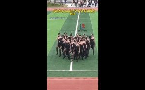 (影) 提前就業培訓? 中國大學運動會「風塵味」舞蹈惹議 網笑：領導就愛這口.....