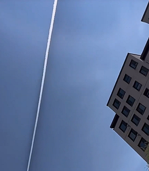 (影) 白線將天空一分為二 、太陽變成大眼睛! 成都、廣西出現奇怪天象