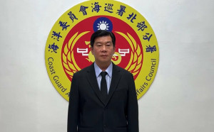 中國籍父子搭橡皮艇偷渡｢投奔自由｣被逮！海巡署：不排除中共襲擾
