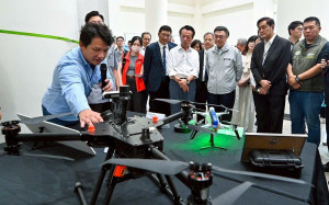 卓榮泰訪嘉義亞創中心　盼打造無人機國家隊拚400億產值