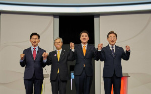 (影) 南韓總統大選電視辯論戰況激烈! 權英國擺出強硬姿態 拒握金文洙手