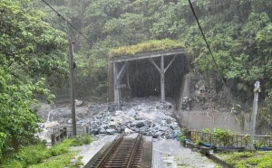 北迴線慘因土石流中斷！現場畫面曝 台鐵緊急加開南迴線疏運
