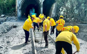 和仁到崇德段重創！北迴線持續中斷 台鐵：今對號車開放站票