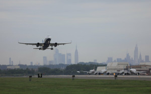 拉瓜地亞機場2機險相撞! 美運輸部：已介入調查、系統是安全的