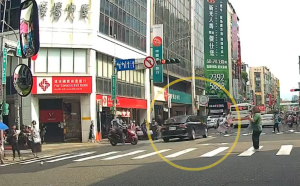 罰不怕？！從未考過駕照老翁闖紅燈撞4車釀8傷 2019起4次違規、2度無照被抓