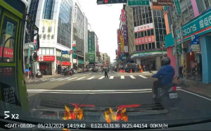 無照老翁飆車釀8傷　律師斥：「形同未遂殺人！」