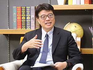 看館長中國行爭議 邱垂正：尊重言論自由 但國人自會給評價