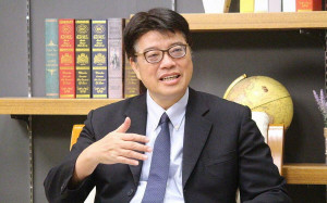 看館長中國行爭議 邱垂正：尊重言論自由 但國人自會給評價