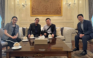 換上新總理恐被關! 泰國總理投票前一天 他信急搭機疑落跑杜拜