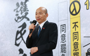 羅智強出新書反惡罷 韓國瑜親筆題字作書籤：勇敢投下不同意