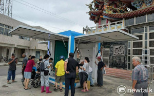 鼎硯工程移動式太陽光儲支援鹽水  提供民眾免費充電
