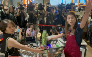 （影）首度結合全聯防空避難演練！民眾堅持購物、員工安撫畫面曝