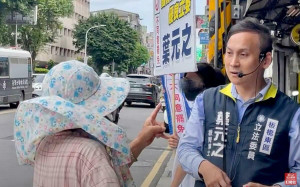站路口喊「不同意罷免」  葉元之遭嗆「回去大陸！」全程被拍下