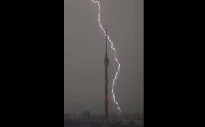 (影) 上帝的懲罰? 莫斯科遭異常豪雨襲擊 多地驚傳大淹水 國營電視塔也被雷劈