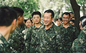 顧立雄視導心戰大隊與資通電軍　肯定官兵反制認知攻防表現