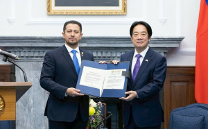 瓜國議長致贈支持台灣參與國際組織決議文 賴清德：並肩同行守護民主