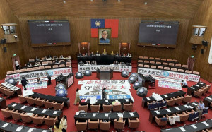 快訊》創史上最長會期　藍白人數優勢通過立法院延會至8/31 
