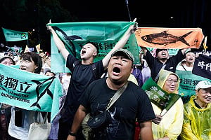 大罷免憲政篇-吳恭銘觀點》濫用「民主」摧毀「民主」 公民「罷免」反擊藍白亂政是最後防線