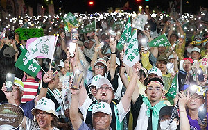 圖輯》「護國大遶境」萬人重返青島！民主馬拉松點燃罷免火炬