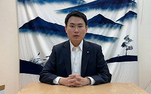 陳柏源批八炯極端反共 陳冠廷喊話：勿走極權歧路　