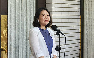 王義川掀粉底液之亂  吳思瑤：地方首長是否盡責才該被檢視　