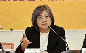 蔣萬安批學校電費補助「一刀斷砍」陳培瑜駁：只是回歸正常分工