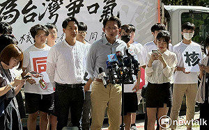 爆澎湖科大學生公投通知單遭教官壓住  黃國昌：誰在搞小動作？