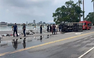 撞3貼機車奪2命！肇事貨車駕駛沒手排駕照 公司屢遭投訴危險駕駛