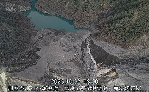 花蓮馬太鞍溪堰塞湖最新照片曝光  水位續降蓄水580萬噸、維持紅色警戒