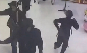 泰國大劫案! 約十蒙面男闖金店搶走6斤重黃金 逃跑還沿路放爆炸裝置陷阱