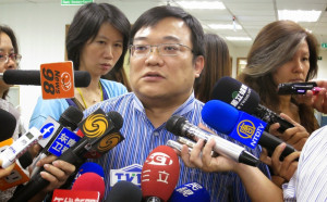台南市府被指3位涉及性騷案   黃偉哲：遺憾、痛心  與受害者站在一起