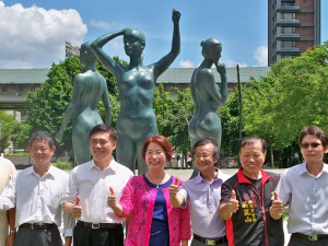 蒲添生雕塑作品「三美神」降臨華山公園